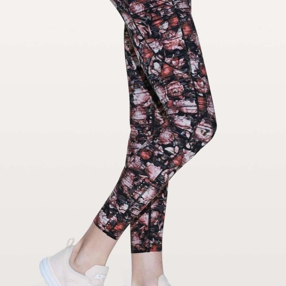Lululemon sz 4 Fast & Free 7/8 Tight II *Nulux 25"
Peony Multi Floral Print VGUC - Picture 9 of 14
